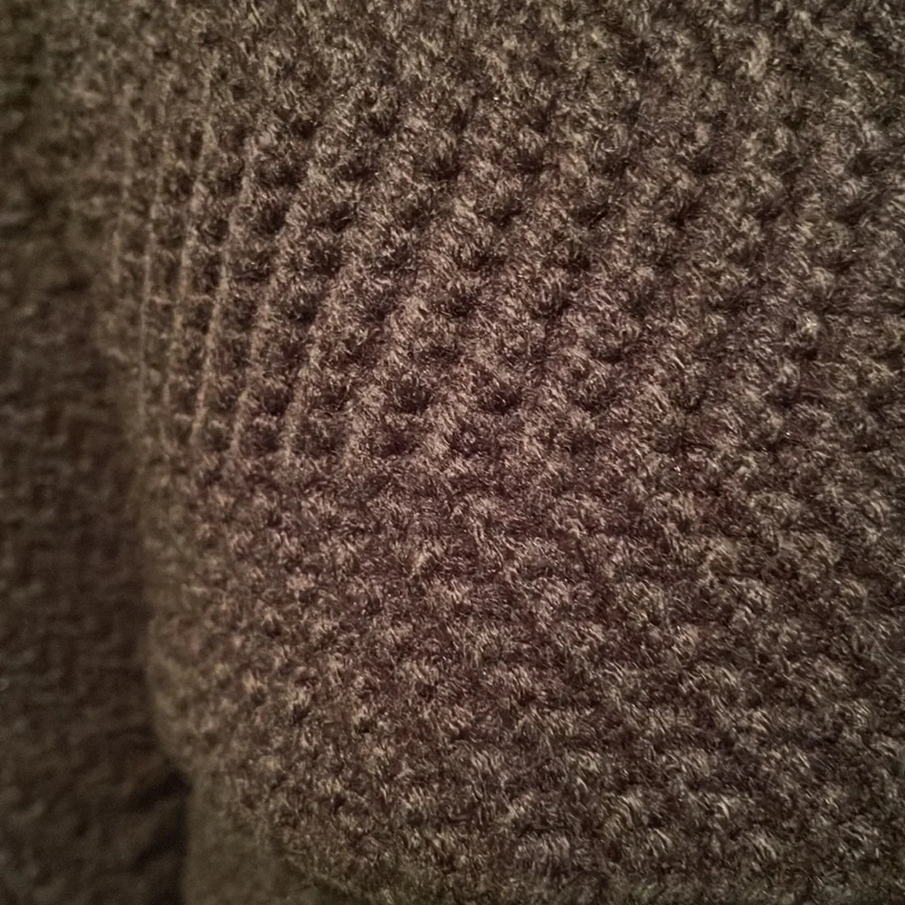Very nice sweater - Picture 2 of 5